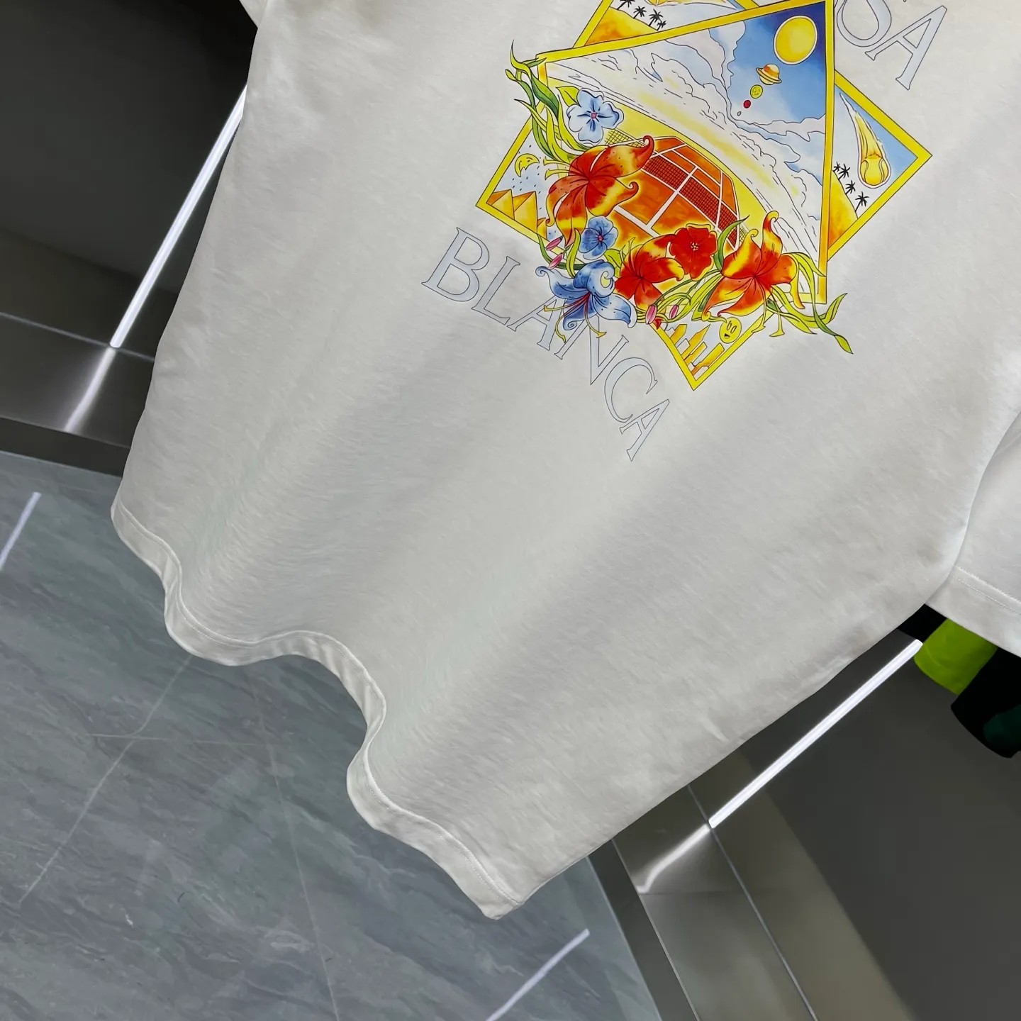 New Arrival Casablanca Casablanca Classic Series printed short-sleeved T-shirt for celebrities. It is made of Xinjiang long-staple cotton ~ grams. The color of the fabric is custom-dyed and will not shrink or fade. It feels comfortable and has a strong texture. A must-have for fashionable men and women, the Classic drop-shoulder wide version is available exclusively in In Stock! Color: White Black Pink fluorescent color Light Green color (5 colors) Size: S M L XL XXL